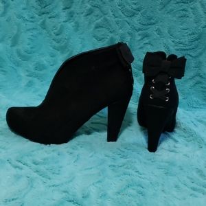 G by Guess black booties with bow size 8